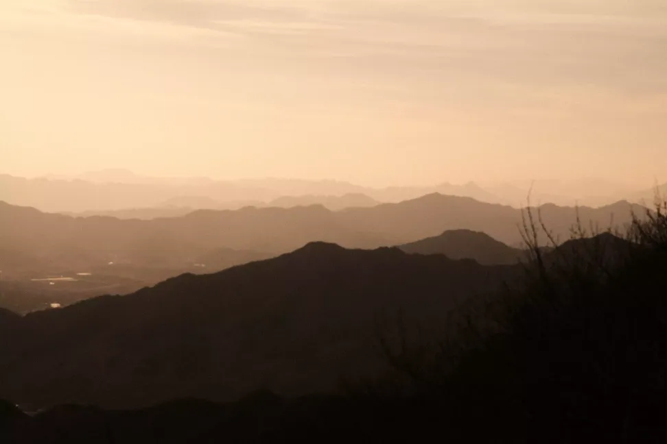 Scène urbaine nocturne