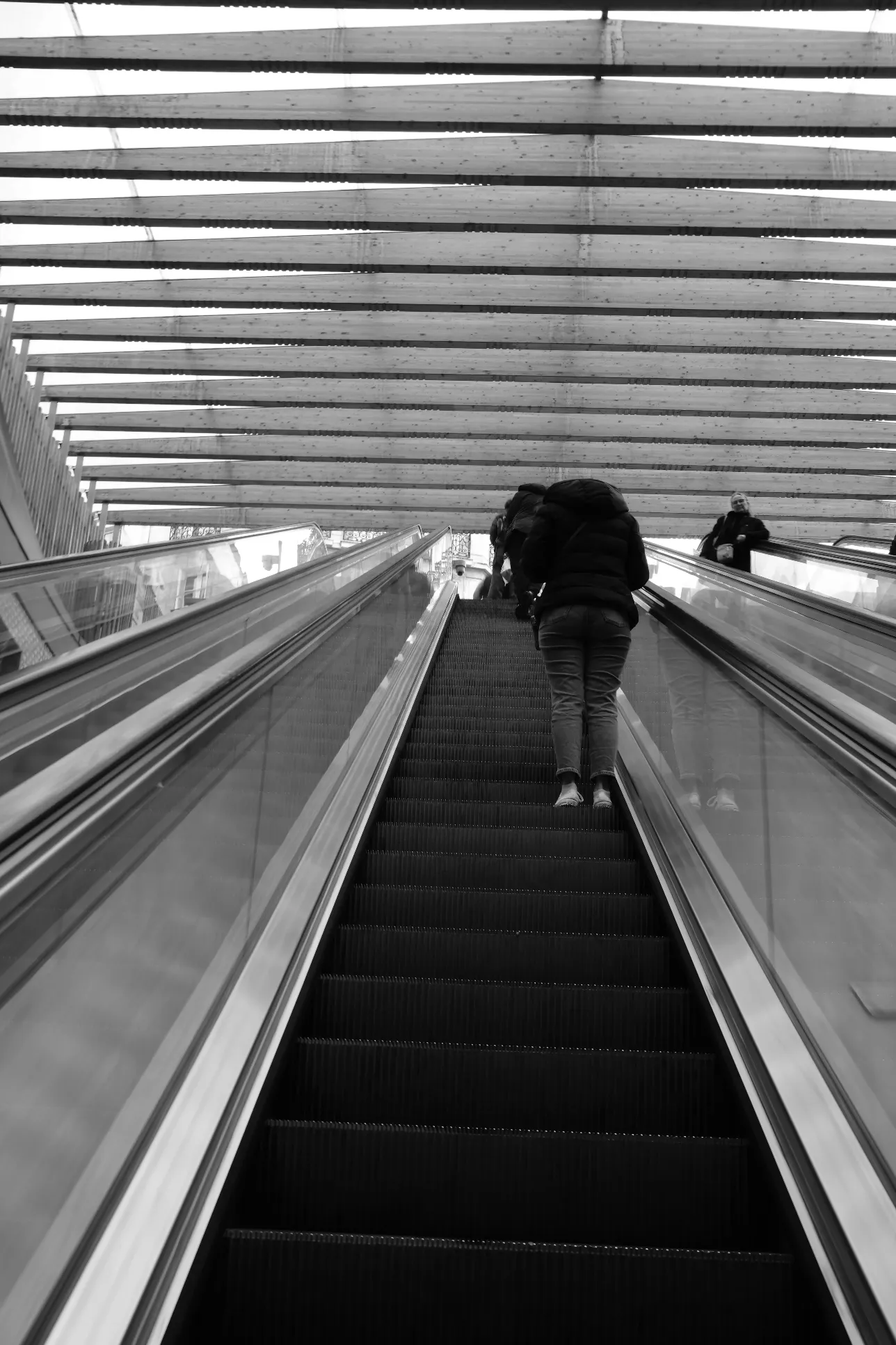 Escalator dans un centre commercial