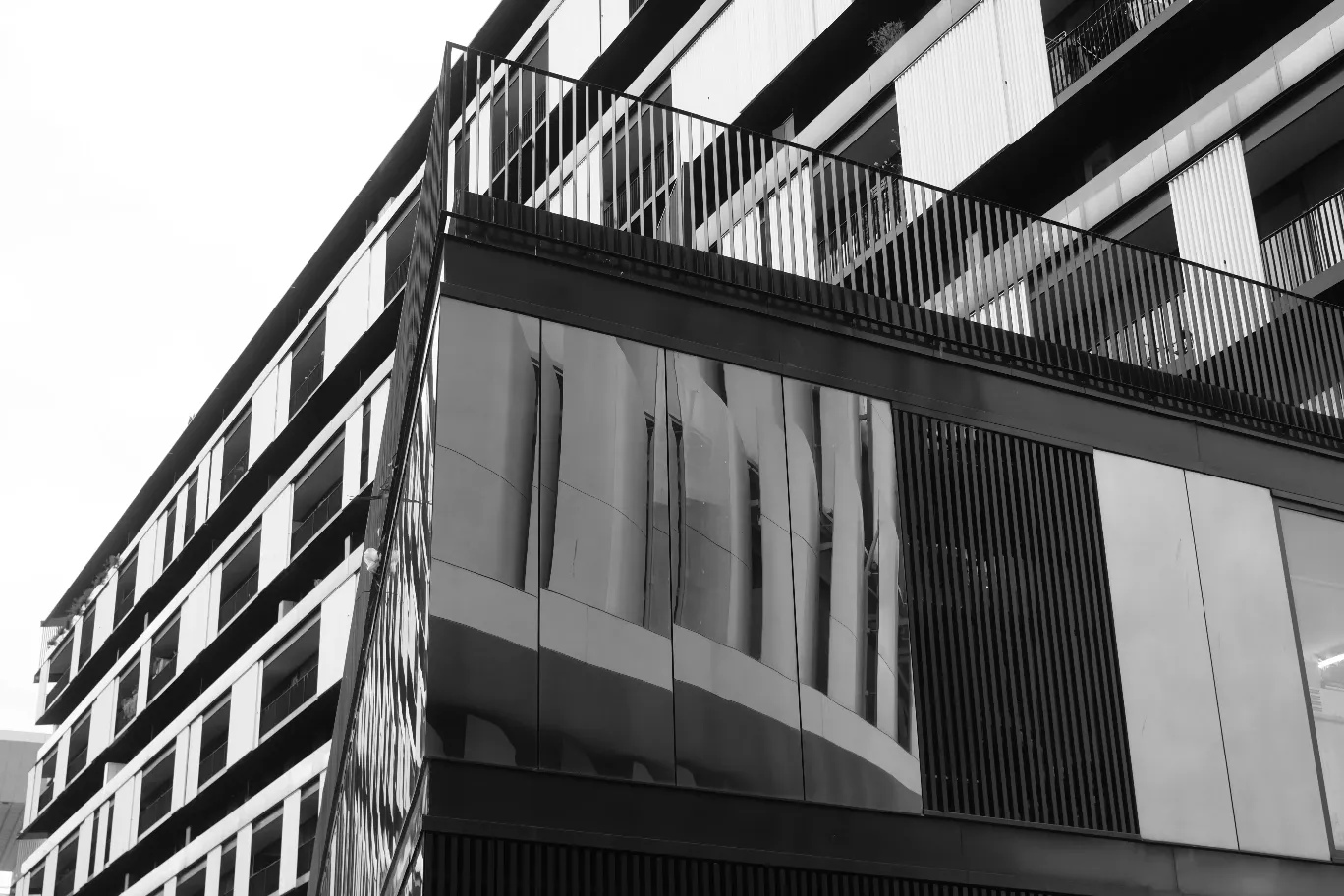 Miroir moderne dans un intérieur